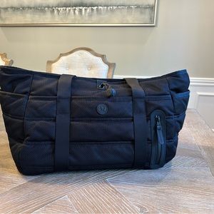Lululemon Dash All Day Duffle Black 20L